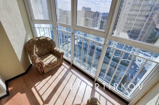 Marin Dom na Bazhova 68, Yekaterinburg - apartment by the day