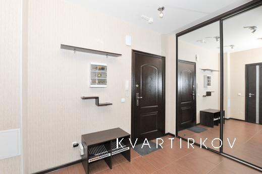 Marin Dom na Bazhova 68, Yekaterinburg - apartment by the day
