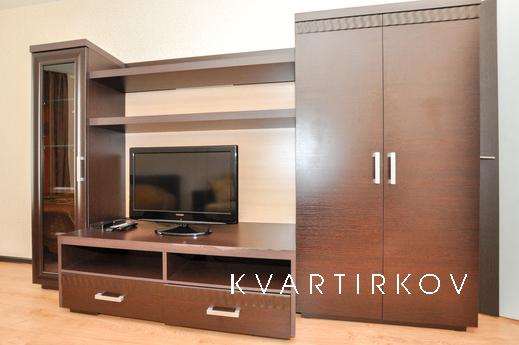 Marin Dom na Bazhova 68, Yekaterinburg - apartment by the day