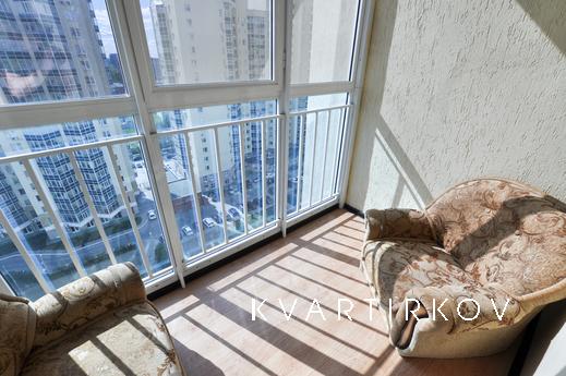 Marin Dom na Bazhova 68, Yekaterinburg - apartment by the day