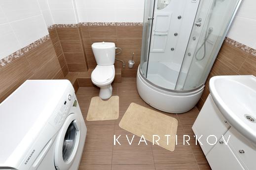 Marin Dom na Bazhova 68, Yekaterinburg - apartment by the day