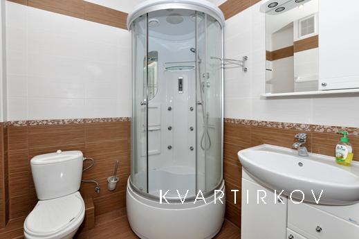 Marin Dom na Bazhova 68, Yekaterinburg - apartment by the day