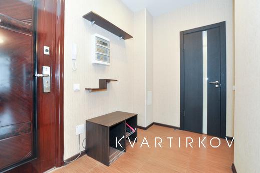 Marin Dom na Bazhova 68, Yekaterinburg - apartment by the day