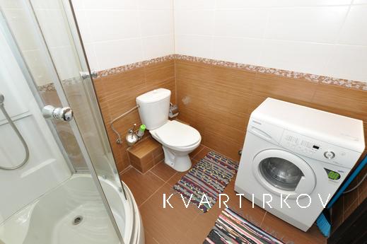 Marin Dom na Bazhova 68, Yekaterinburg - apartment by the day