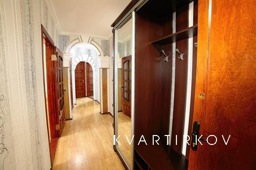 4 BR VIP apartment in Yuzhny, Yuzhny - apartment by the day
