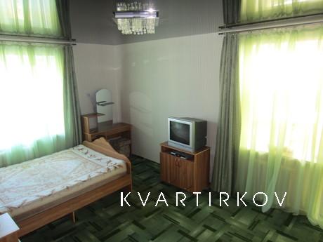 В каждой квартире есть необходимая мебель, бытовая техника- 