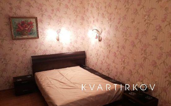 Расположена в пешей доступности от метро. Рядом находится бо