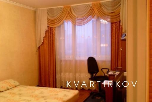 Расположена в пешей доступности от метро. Ухоженная квартира