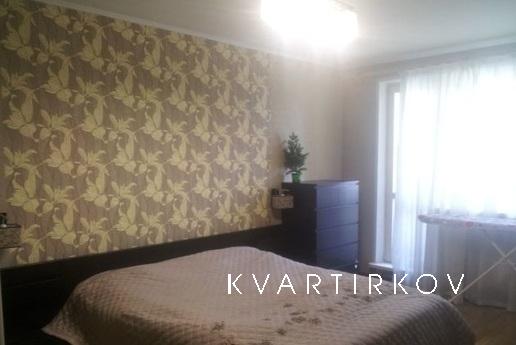 Расположена в пешей доступности от метро. Ухоженная квартира