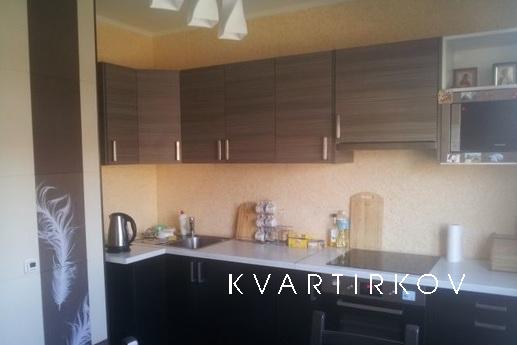 Расположена в пешей доступности от метро. Ухоженная квартира