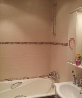 Расположена в пешей доступности от метро. Ухоженная квартира