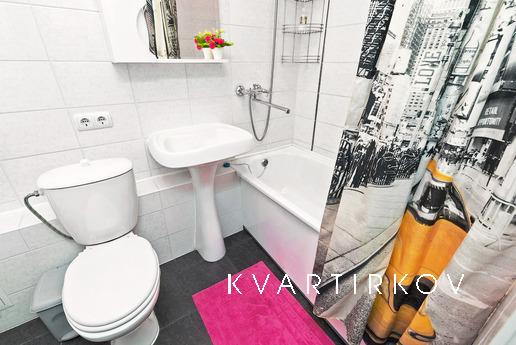 Elegant studio apartment on Shchors Str, Yekaterinburg - apartment by the day
