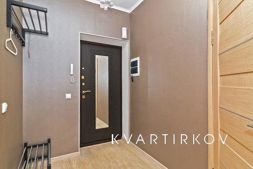 Elegant studio apartment on Shchors Str, Yekaterinburg - apartment by the day