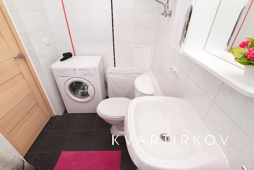 Elegant studio apartment on Shchors Str, Yekaterinburg - apartment by the day