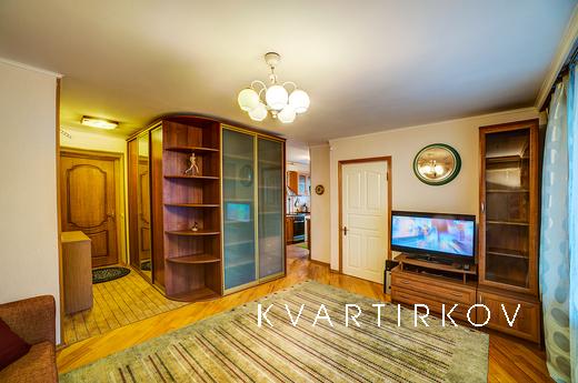 Предлагаем посуточно и по часам шикарную 2-комнатную квартир