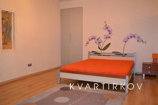 Khreshchatyk 4.  1-room studio, Kyiv - apartment by the day