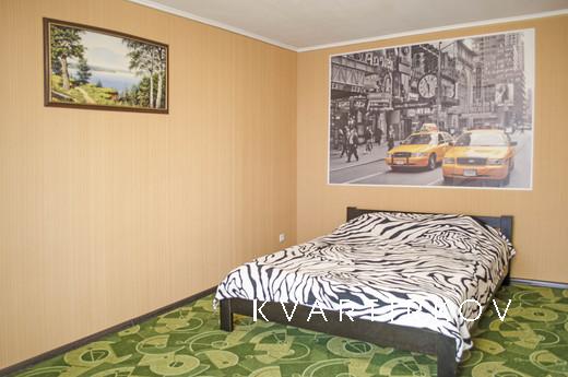Однокомнатная уютная квартира в центре города Борисполь. Нед