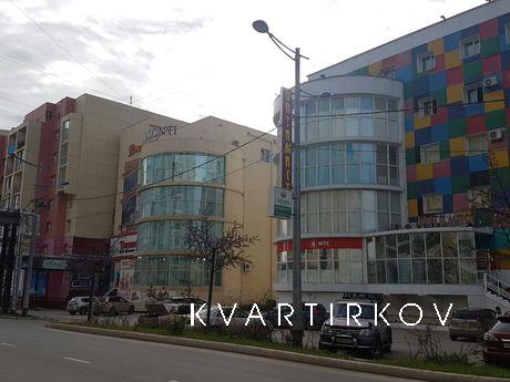1 комнатная квартира рядом с ТЦ Оптимист, Якуцк - квартира посуточно