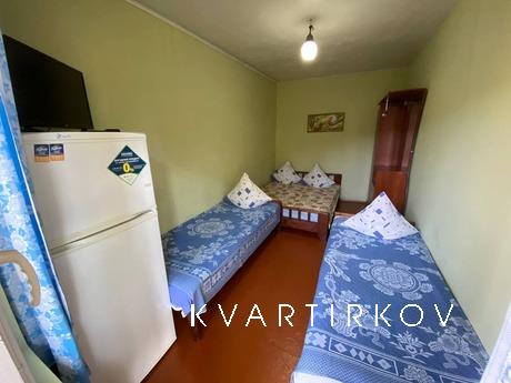 Rooms for rent in a cottage, Chernomorsk (Illichivsk) - apartment by the day