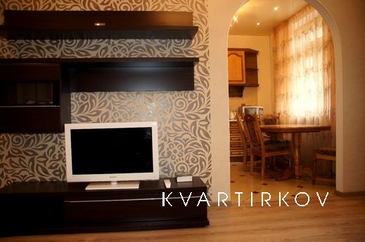 Шикарная 3-комнатна в самом центре !, Волгоград - квартира посуточно