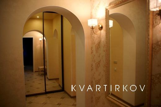 Шикарная 3-комнатна в самом центре !, Волгоград - квартира посуточно