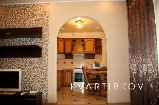 Шикарная 3-комнатна в самом центре !, Волгоград - квартира посуточно