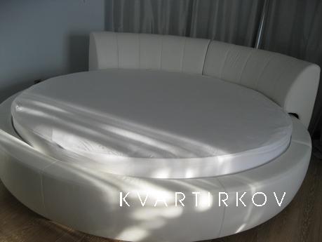 Однокомнатная квартира 45 квадратов, посуточно в самом удобн