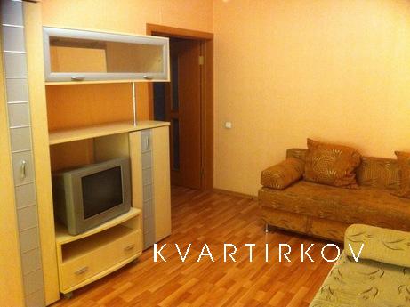 Просторная двухкомнатная квартира посуточно в спальном район