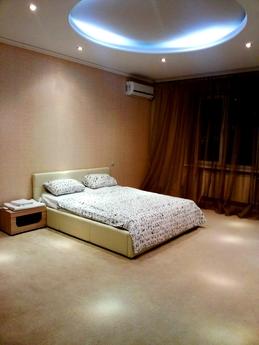 Сдаю 1к квартиру 72м2 люкс в элитном новом доме.  Двуспальна