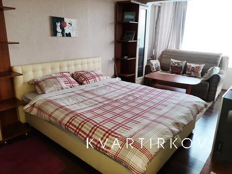Studio apartment on Rusanovka, Kyiv - apartment by the day