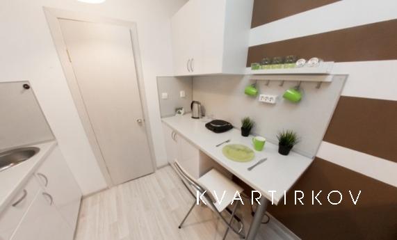 Современная студия в новом европейском доме с закрытым дворо