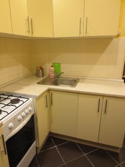 рядом метро , свежий ремонт , 3 кровати, Москва - квартира посуточно