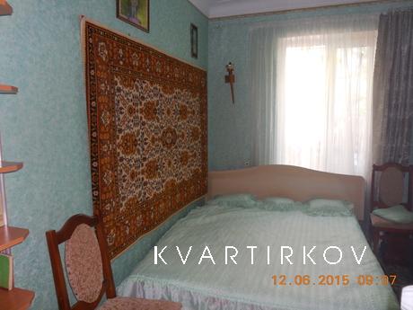 Own 3-bedroom house, Yevpatoriya - apartment by the day