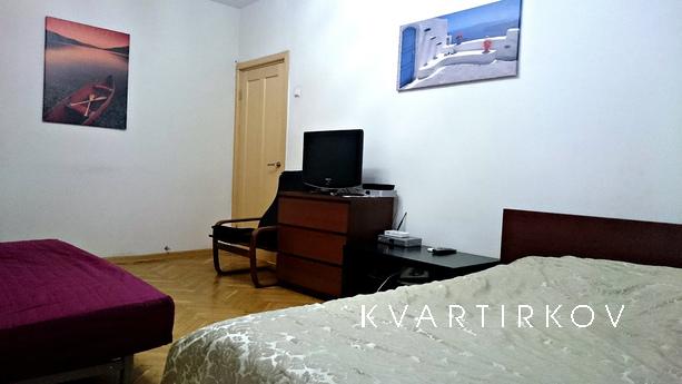 Удобное расположение. В минуте пешком станция метро Маяковск