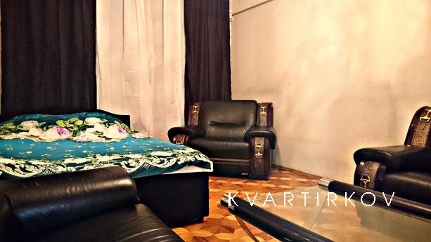 Фасадный Сталинский дом на Тверской. В пешей доступности ста