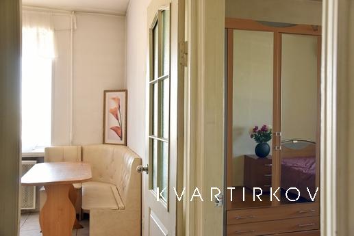 квартира с лоджией 1 минута от метро, Москва - квартира посуточно