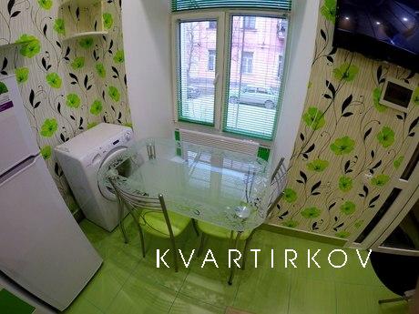 with designer renovation Studio, Simferopol - apartment by the day