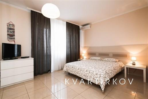 Сдам квартиру на часы и сутки указана минимальная стоимость.