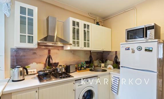 2 комнатная Б Афанасьевский пер. 17/7, Москва - квартира посуточно