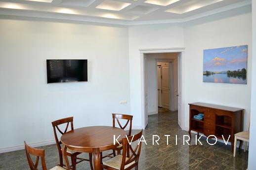 New 3 bedroom apartment «Sunrice», Odessa - apartment by the day