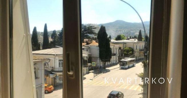 Rent 2 to the apartment, Yalta - apartment by the day
