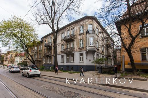 ♥Bright Studio♥2M to Lviv Polytechnic♥, Львов - квартира посуточно