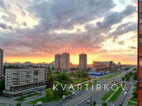 Bright apartment close to the metro, Санкт-Петербург - квартира подобово