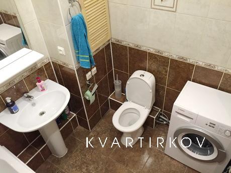 Bright apartment close to the metro, Санкт-Петербург - квартира подобово