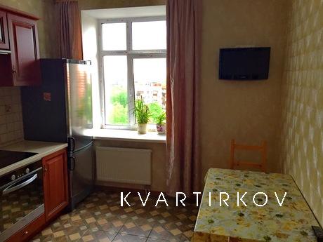 Bright apartment close to the metro, Saint Petersburg - apartment by the day