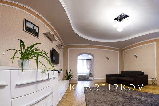Beautiful spacious apartment, Lviv - apartment by the day
