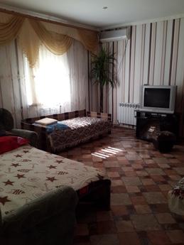 house for 8-9 people near the sea, Yevpatoriya - apartment by the day