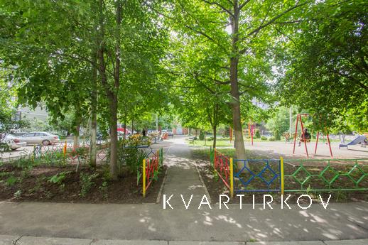 2 bedroom apartment in the center, Krasnodar - apartment by the day