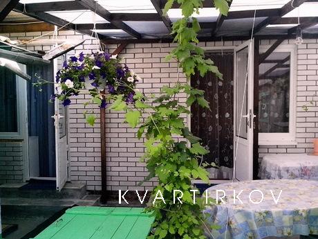 Cheap rooms - 3 minutes from the sea, Berdiansk - apartment by the day