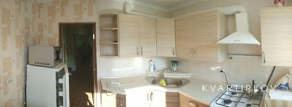 Own 2 bedroom apartment for rent, Chernomorsk (Illichivsk) - apartment by the day